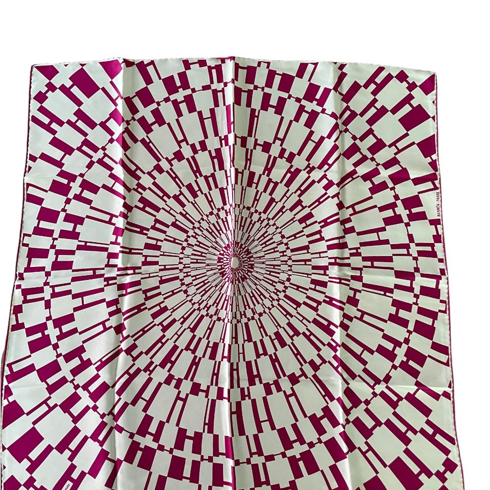 Hermes Square Scarf 100% Silk 25" x 25"